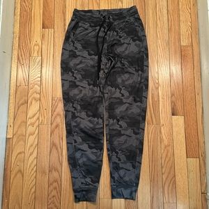 american eagle joggers